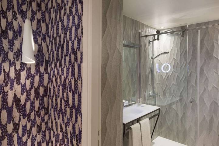 Room 43 of 106