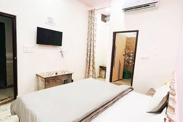 Room 5 of 7