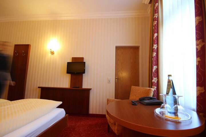 Room 8 of 42