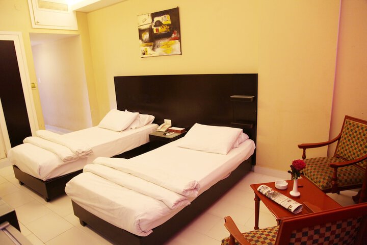 Room 4 of 34