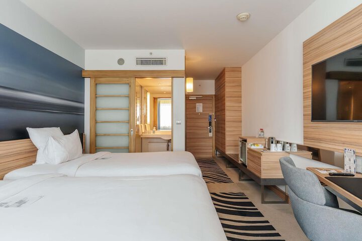 Room 27 of 131