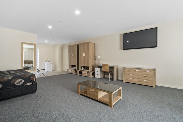 Room 16 of 40