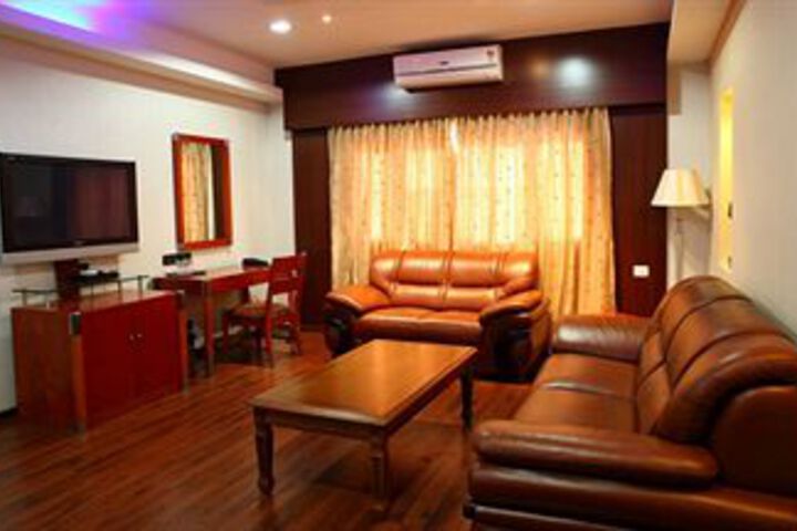Room 8 of 12