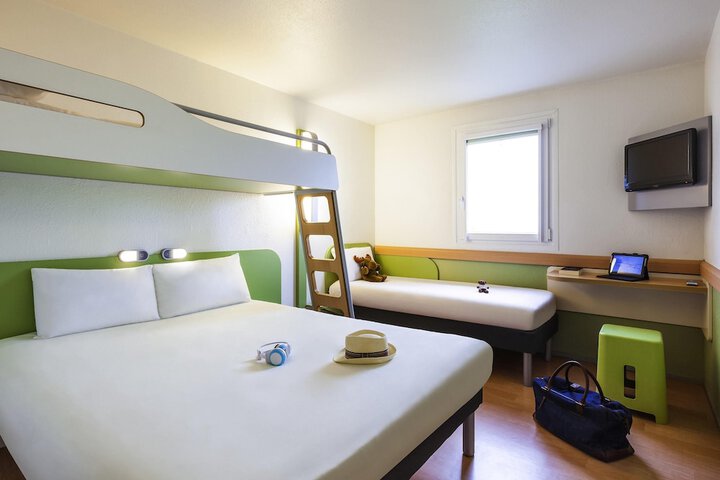 Room 13 of 28