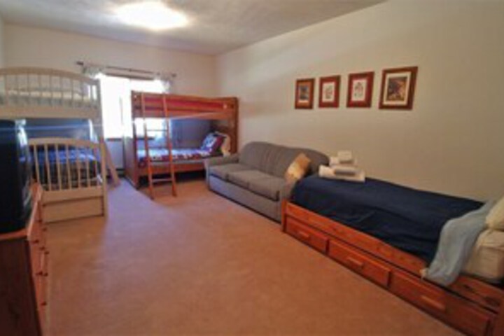 Room 11 of 11