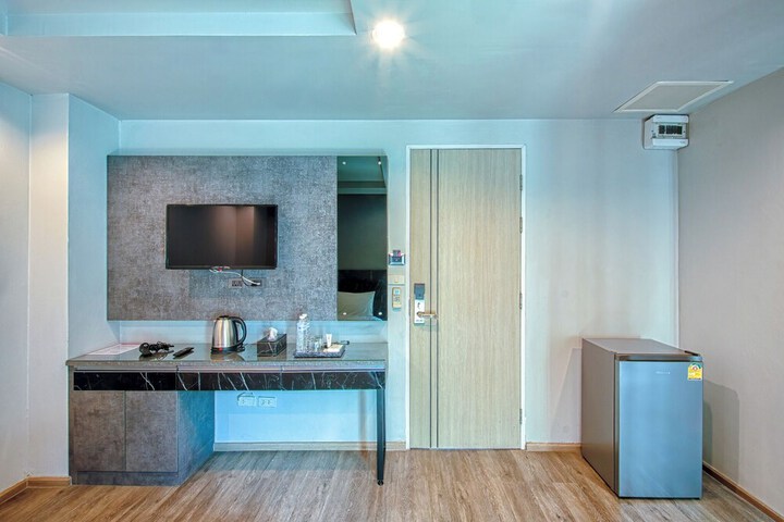 Room 4 of 18
