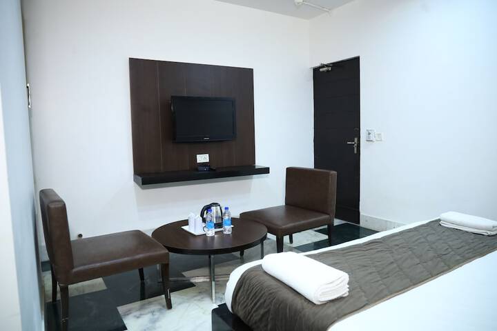 Room 7 of 14