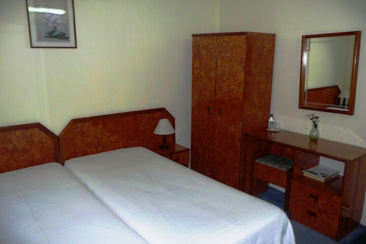 Room 13 of 30