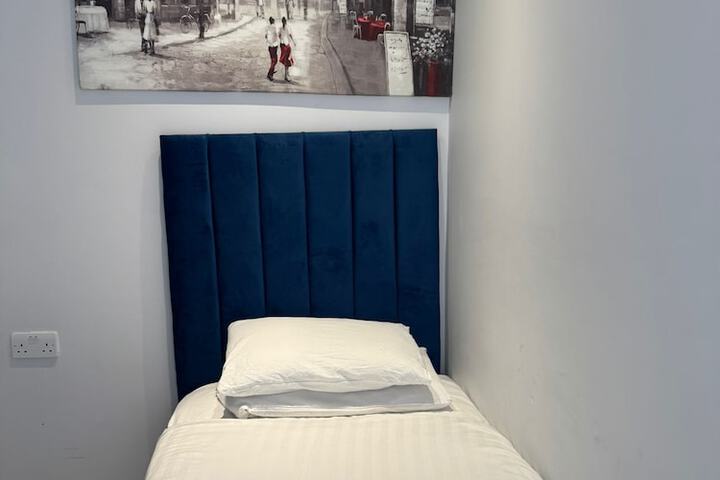 Room 33 of 117