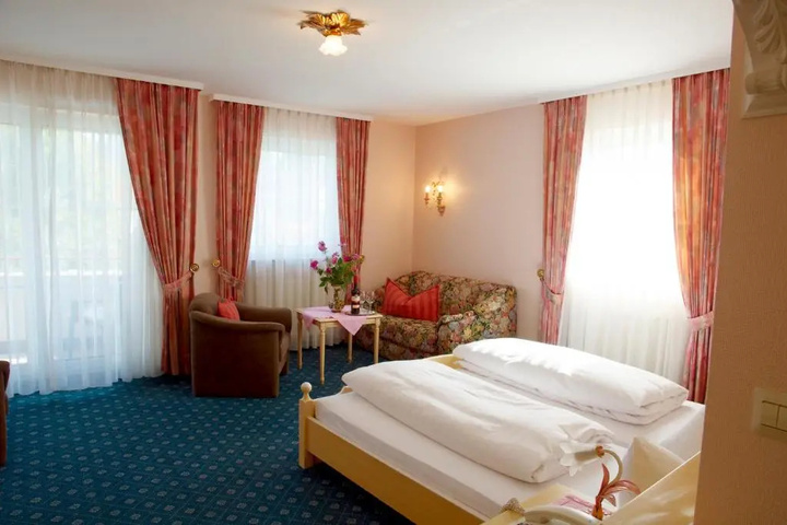 Room 3 of 9