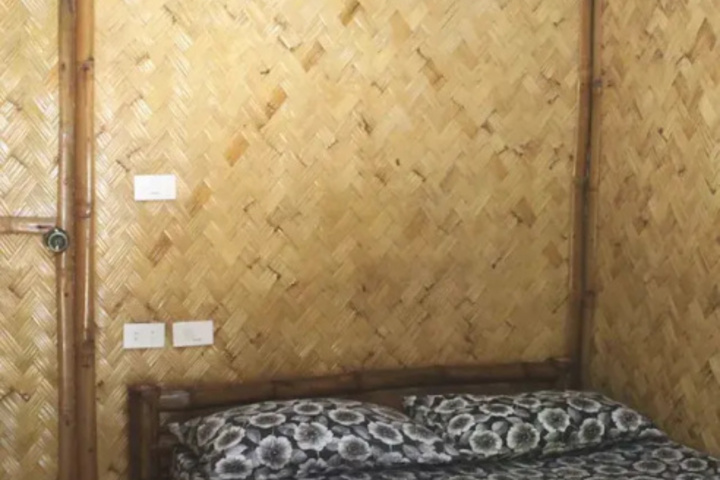 Room 5 of 12
