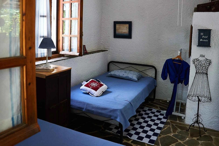 Azure Home - Seaside Comfort