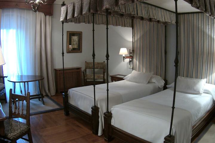 Room 8 of 68
