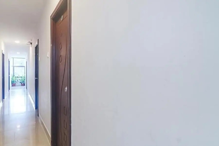 Room 13 of 16