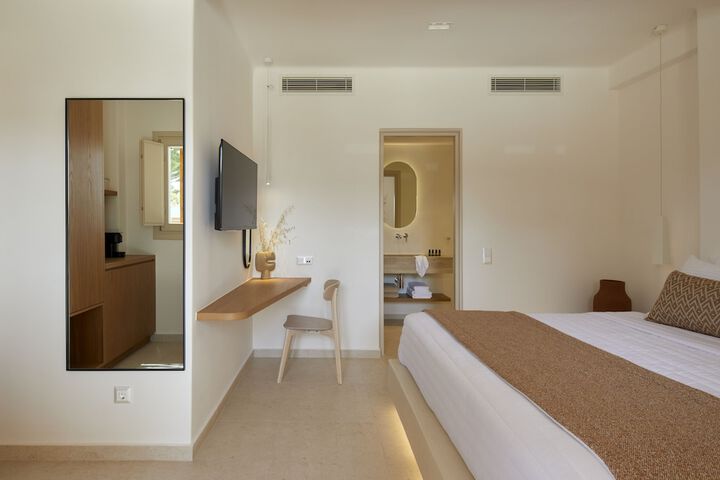 Room 16 of 122