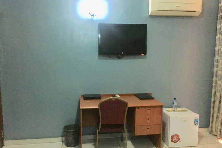 Room 4 of 13