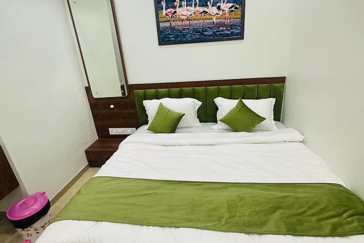 Room 6 of 43
