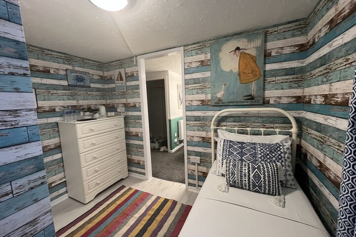 Room 16 of 48