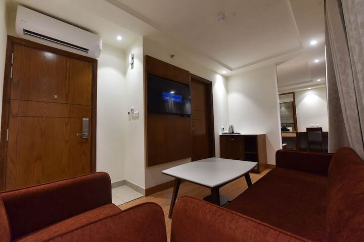 Room 4 of 37