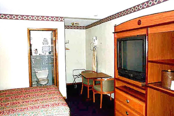 Room 4 of 11