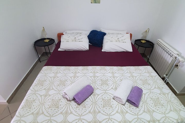 Room 4 of 38