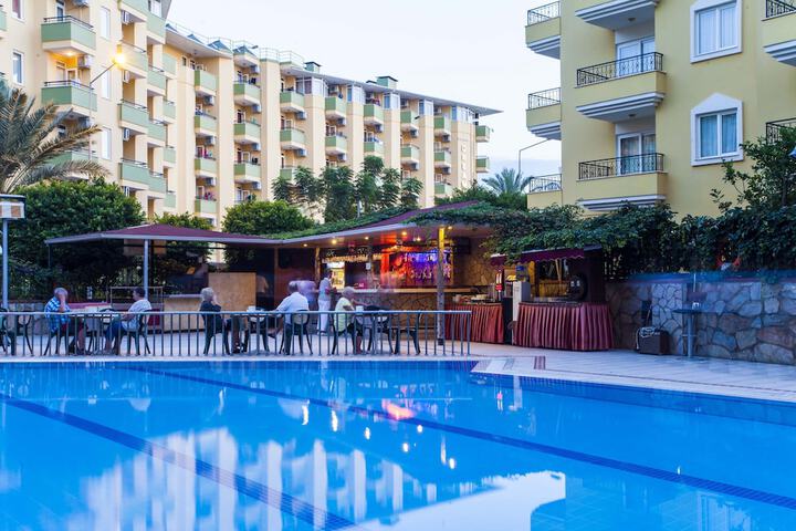 Hotel with Pool
