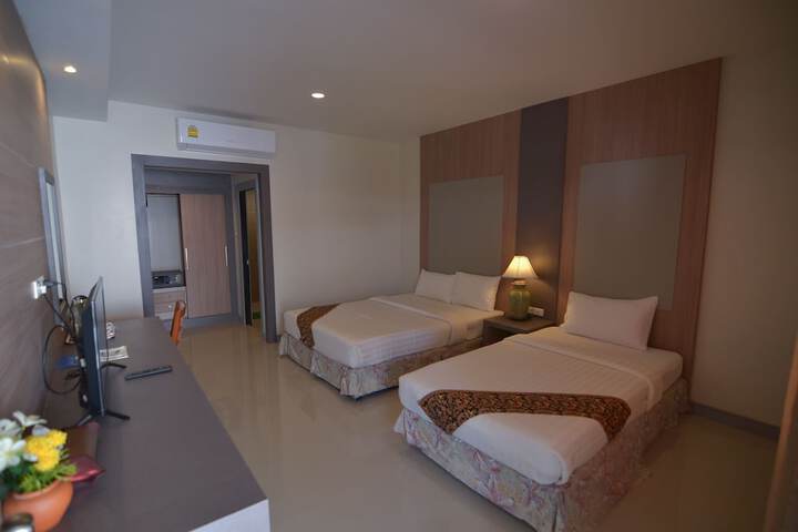 Room 8 of 82