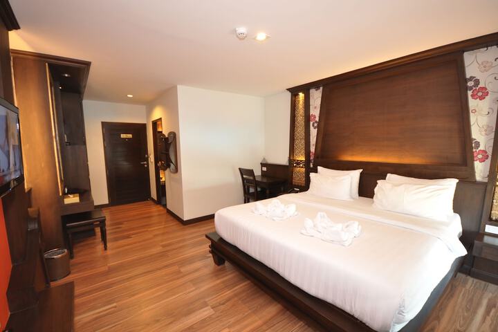 Room 5 of 83