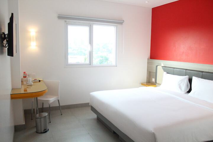 Room 4 of 37