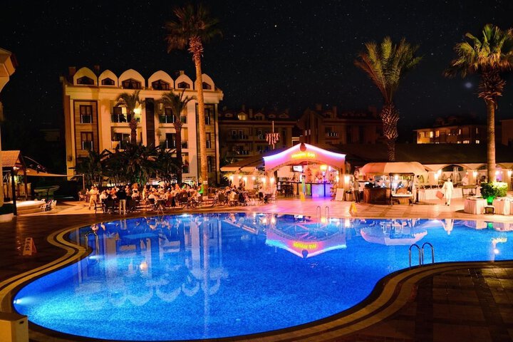 Hotel with Pool