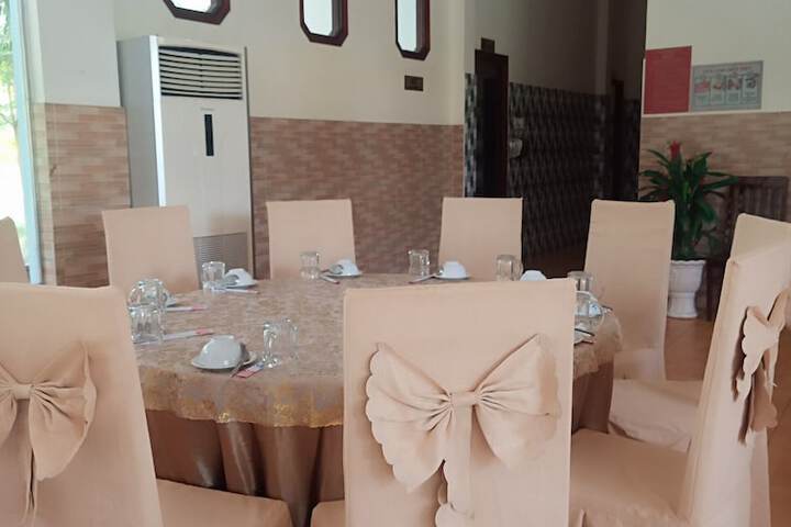 Dining 52 of 105