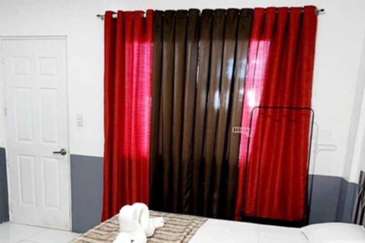 Room 28 of 87