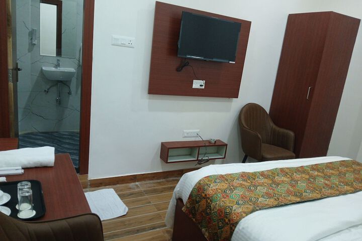 Room 13 of 28