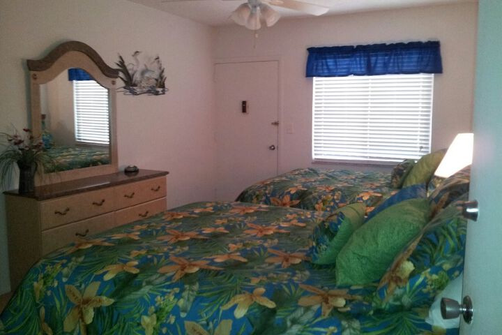 Room 3 of 164