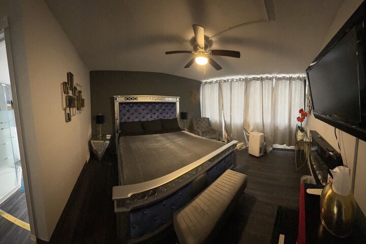 Room 16 of 77