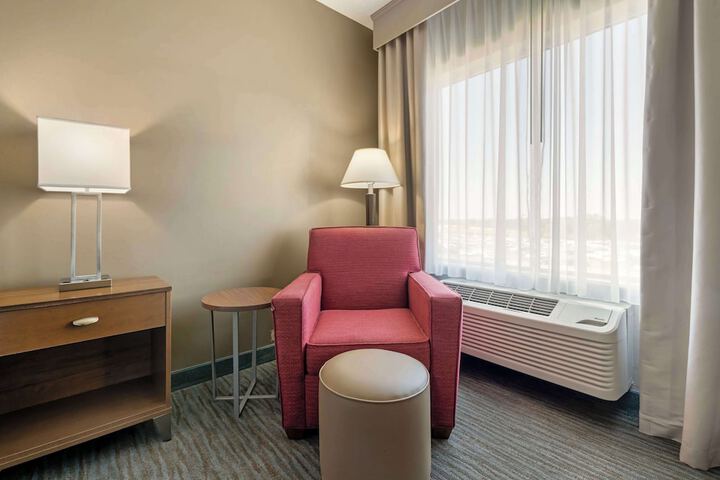 1 King Bed Microwave and Refrigerator WiFi Full Breakfast (6 of 19)