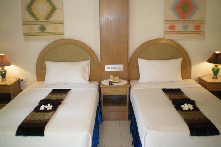 Room 3 of 70