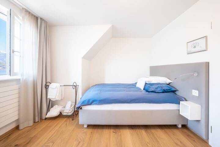 Room 10 of 78