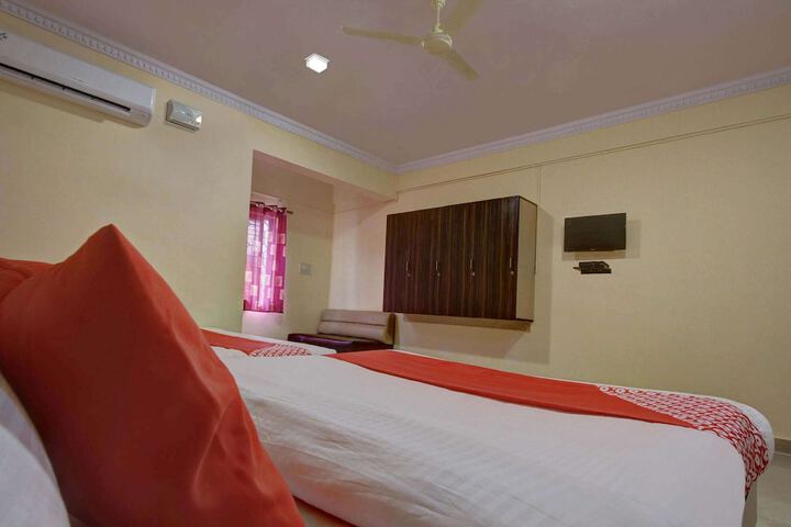 Room 9 of 28