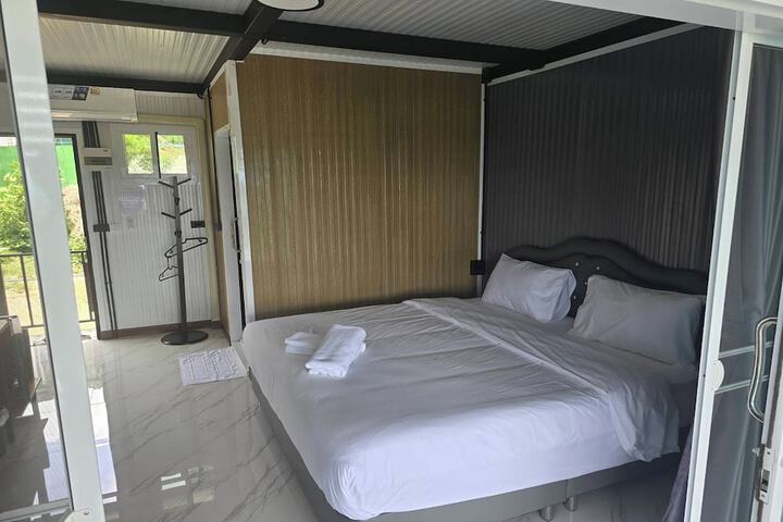Room 7 of 75