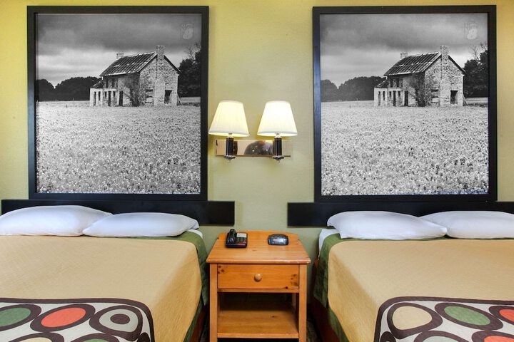 2 Double Beds (3 of 6)