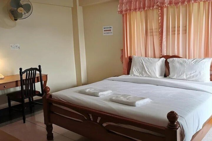 Room 28 of 108