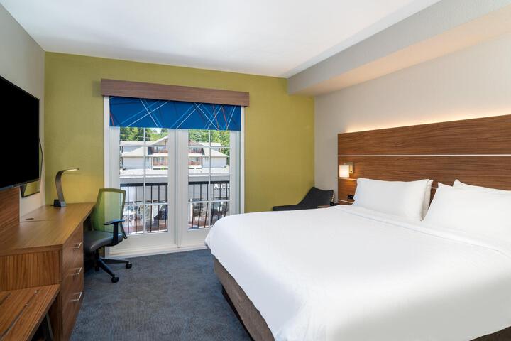 Standard Room, King or Two Doubles (1 of 2)