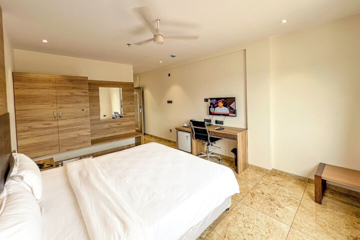 Room 7 of 33