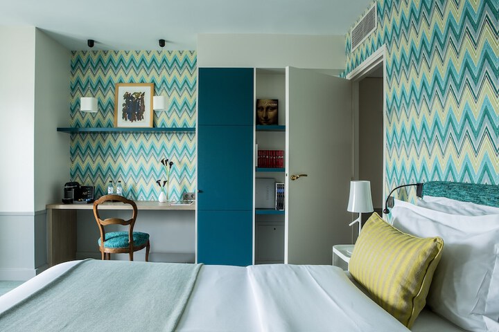 Room 16 of 40