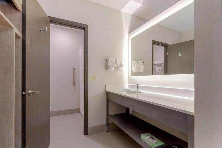 Superior King Bed (2 of 22)
