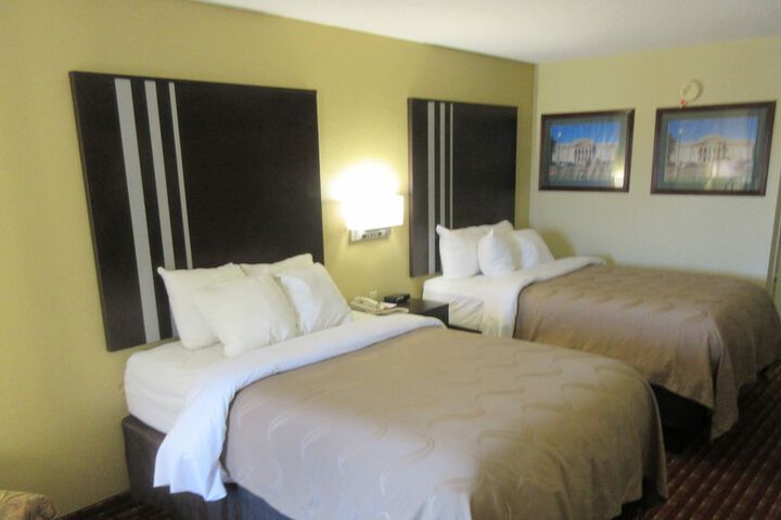 2 Double Beds (6 of 9)