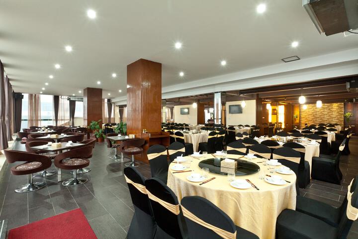 Dining 2 of 27