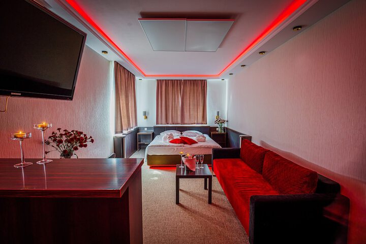Room 35 of 102