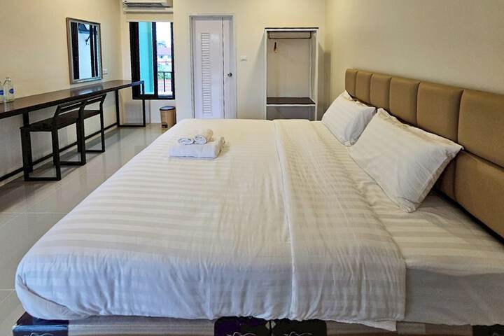 Room 7 of 48